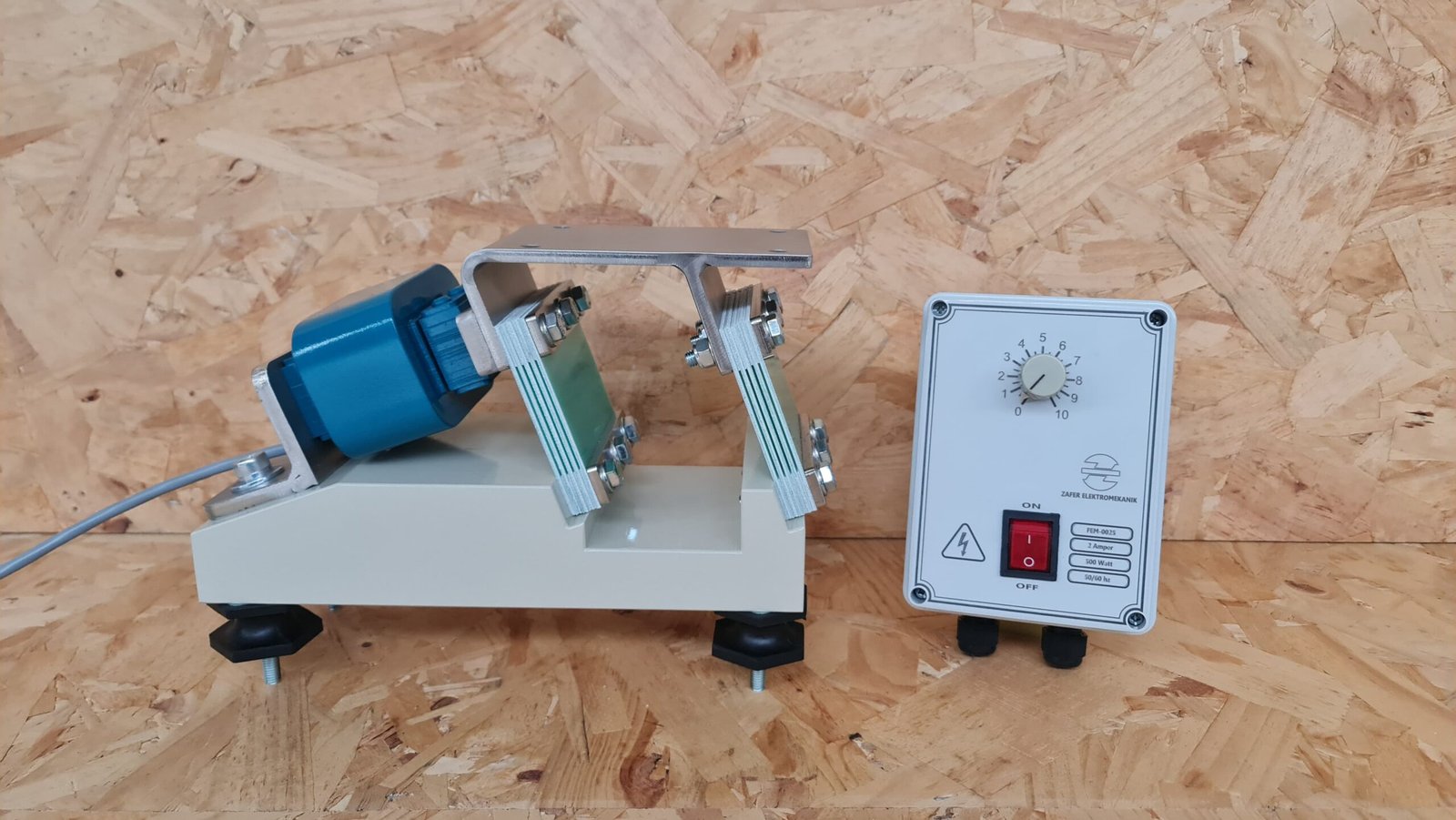 Diğer görünüm ve kontrol ünitesi üzerindeki teknik etiket